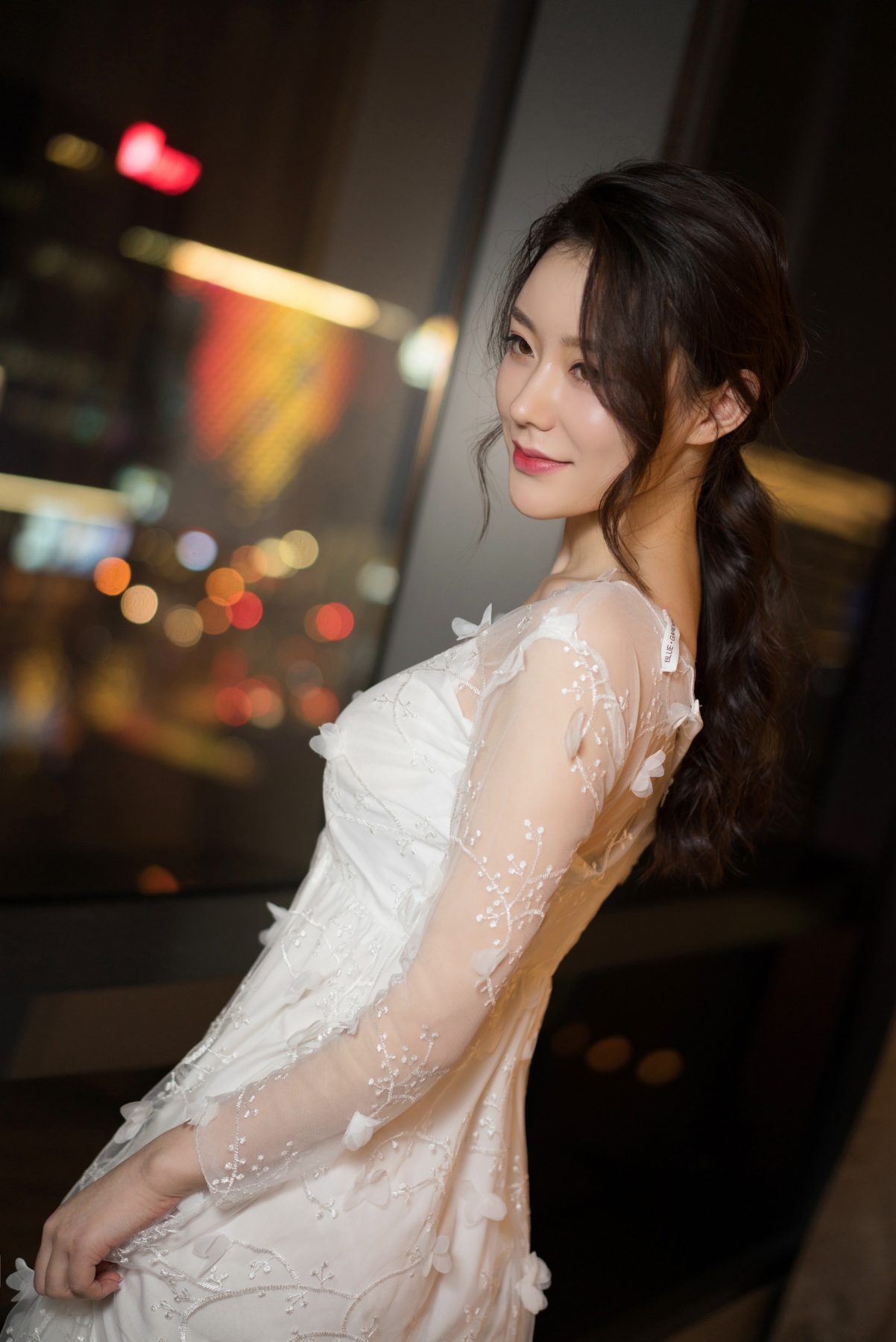克拉女神江琴 白色礼服裙子4k手机壁纸美女