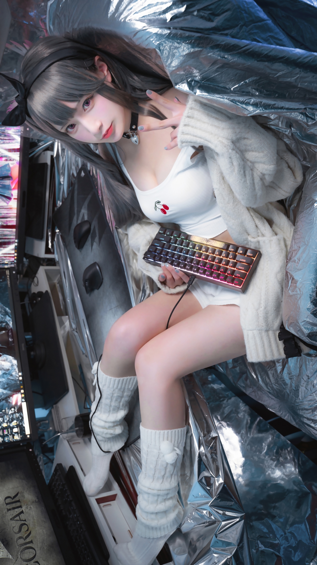 cosplay美女 可爱小姐姐 电脑桌 键盘 最火4k手机壁纸2160x3840