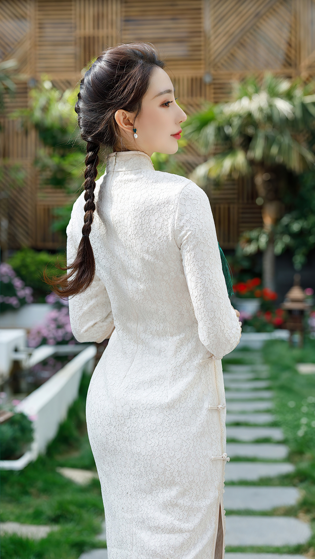 刘奕宁白色旗袍礼服唯美3k全面屏手机壁纸